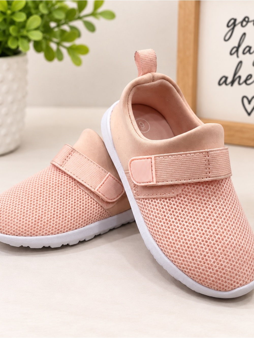Kids Pink Mesh Hook-and-Loop Shoes